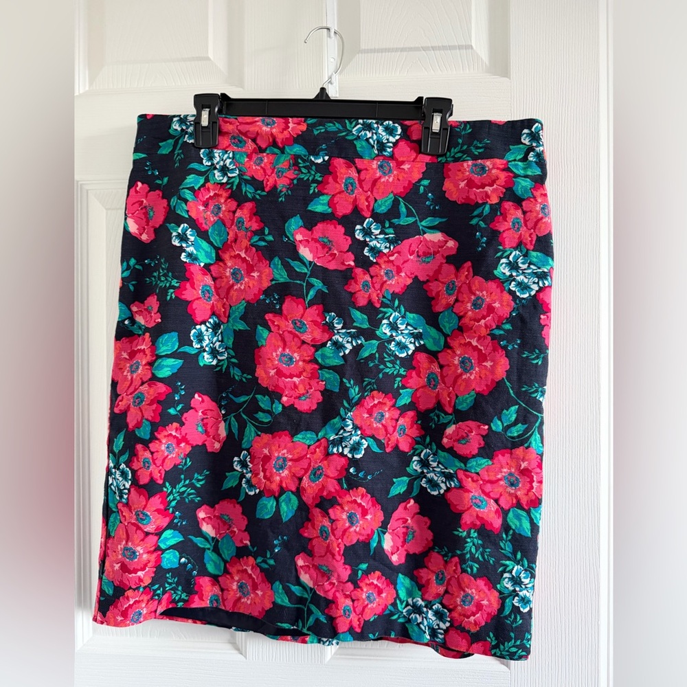 EUC Ann Taylor Black Red Black Floral Pencil Skirt Plus Size 18 office Feminine